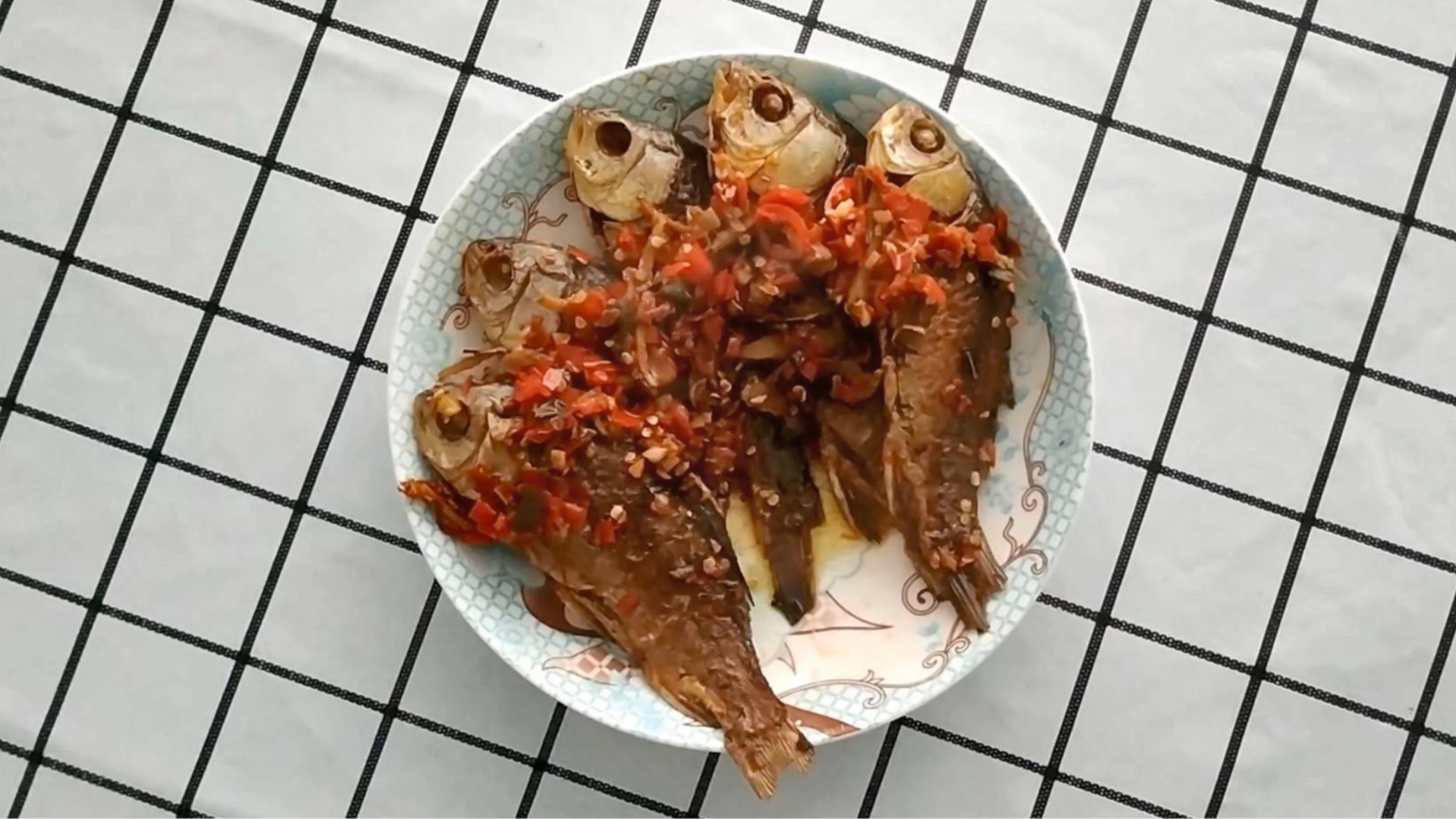 鲫鱼这种做法太棒了,香辣好吃,开胃又下饭